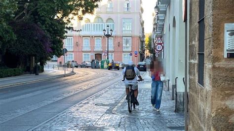 A Unos Metros Del Carril Bici