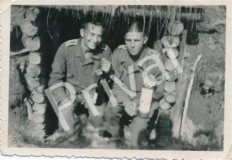 FOTO WK II Soldaten Wehrmacht Uniform Unterstand Frankreich A1 32 EUR