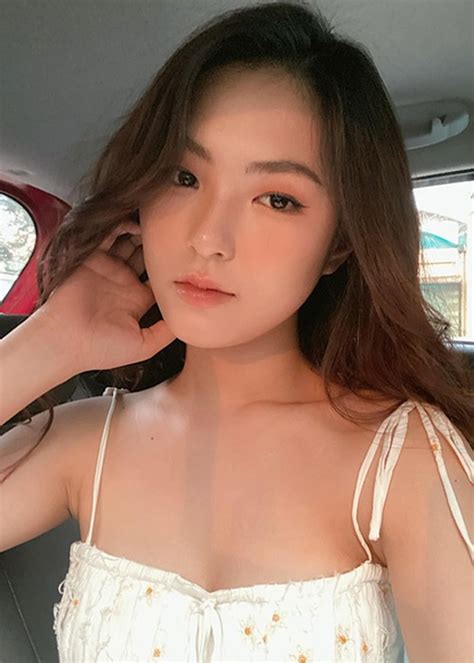 Cận cảnh nhan sắc của hot girl 19 tuổi khiến Jack khốn khổ trong MV mới gây bão mạng chỉ sau