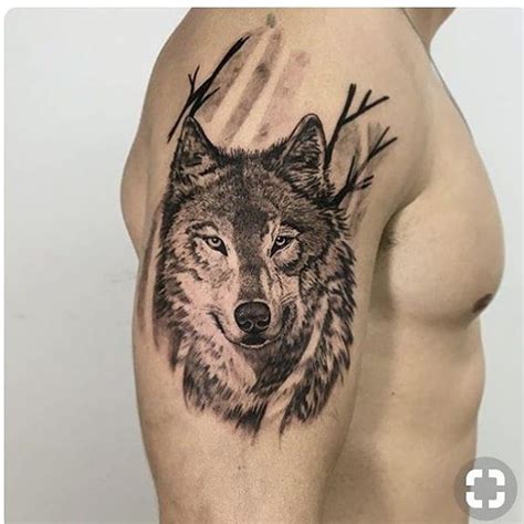 Pin de Attila Vágvölgyi em Tattoo Client Lobo tatuagem Lobo e lua