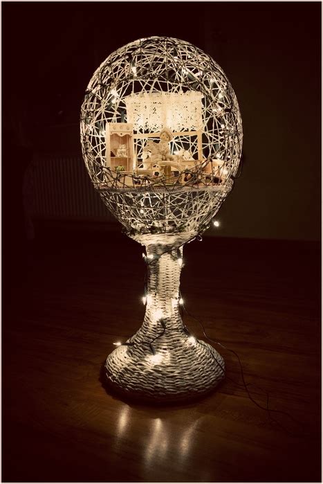 Замечательный ночник и новогодние елочные игрушки из ниток