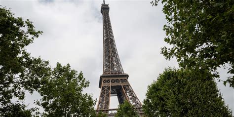 La tour Eiffel fermée au public ce mercredi en raison d un mouvement de