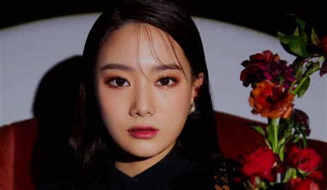 HOT ISSUE Release First Concept Photos Of Nahyun Mayna For Debut Mini Album Issue Maker