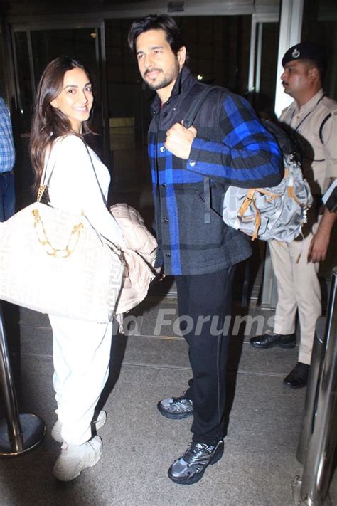 Sidharth Malhotra and Kiara Advani spotted at the airport Photo