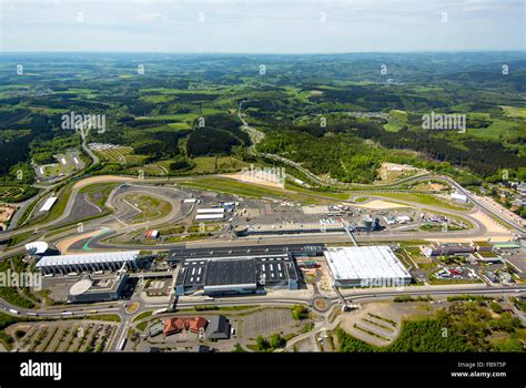 Vue A Rienne Au Printemps La Piste De Course De La Voie Des Stands