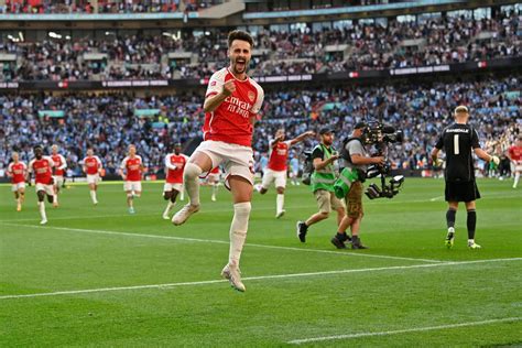 F Bio Vieira Seals Arsenals Community Shield Shoot Out Win After