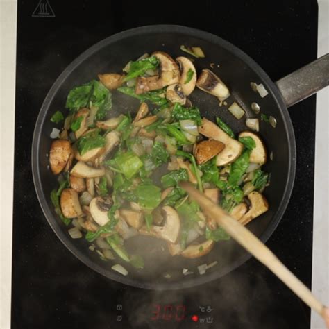 Spinach Mushroom Quiche (Crustless) - Rich And Delish