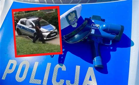 Policjantka ukarana mandatami Zawisła radiowozem