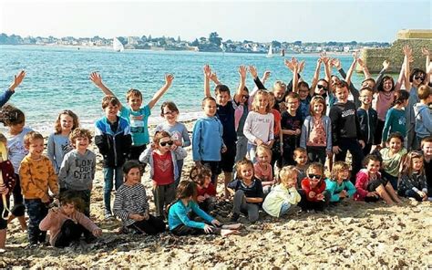 Les Coliers De Notre Dame Du Guelhouit De Melrand En Sortie Port