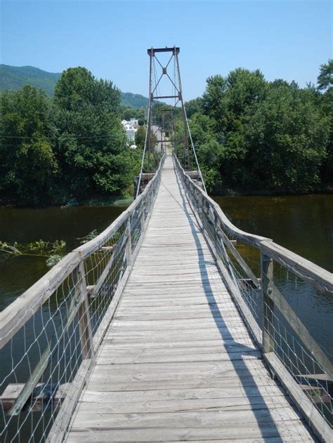 Terrifying Swinging Bridge In Virginia Swinging Bridge Wythe County