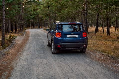 Nuova Jeep Renegade 2024 adesso è solo ibrida motori allestimenti e