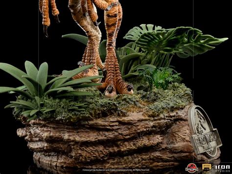 Jurassic Park The Lost World Velociraptor Deluxe Art Scale Statue