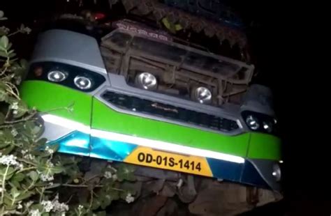 Narrow Escape For 50 Passengers Helper Critical As Truck Hits Bus