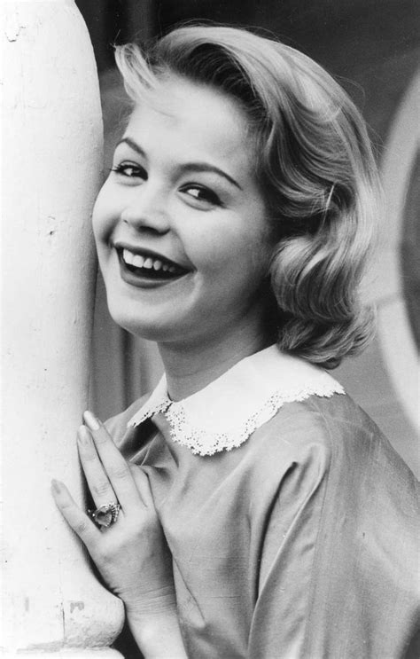 Pin By Tina Johnson On Sandra Dee Sandra Dee Brunette Woman Brunette To Blonde