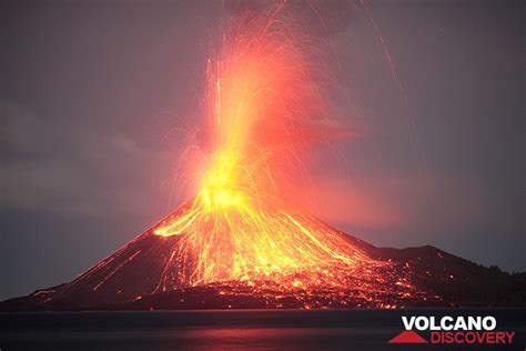 Volcanology Photoglossary Vulcanian Eruption Volcanodiscovery