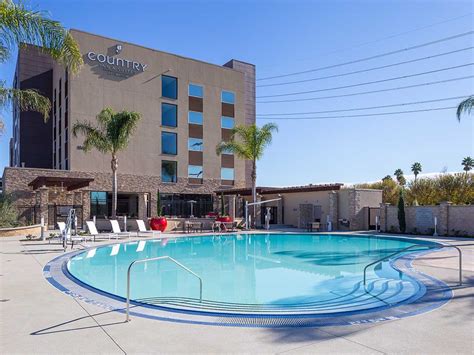 Country Inn & Suites commercial pool design and construction in Anaheim