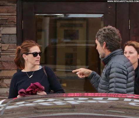 Julia Roberts The Beach Beach High Resolution Posing Hot Bikini Famous And Uncensored