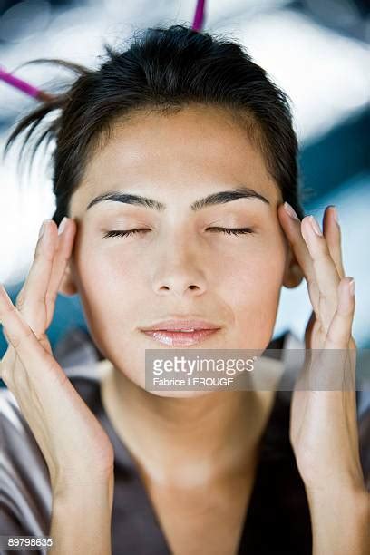 Beautiful Woman Face Massage Fotografias E Filmes Do Acervo Getty