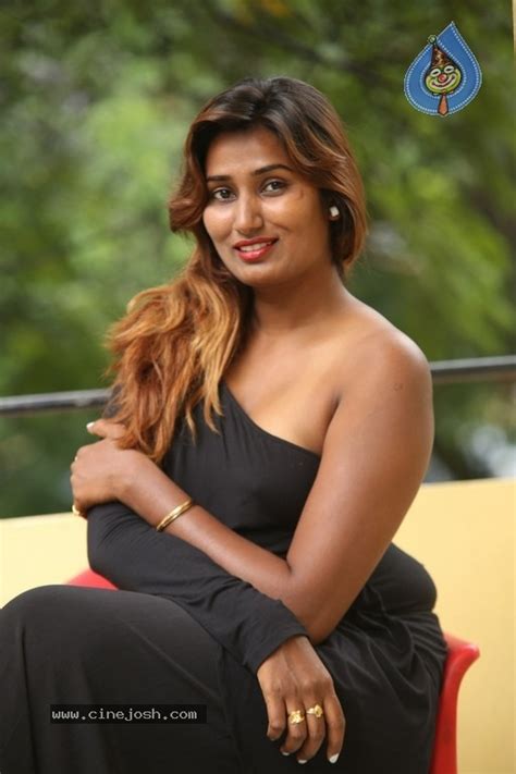 Swathi Naidu New Pics Photo 31 Of 32