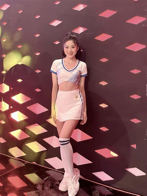 Ảnh đẹp Ngắm dàn hot girl World Cup mặc áo đội tuyển VN Zoom Cộng đồng Chia Sẻ Kiến