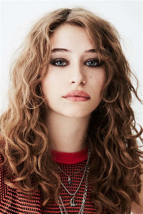 Odessa A'zion - About - Entertainment.ie