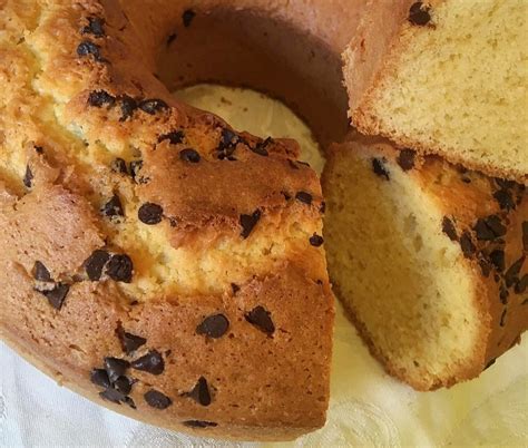 Ciambella Soffice Gocciolotta Con Yogurt Dolce Ricetta Genuina