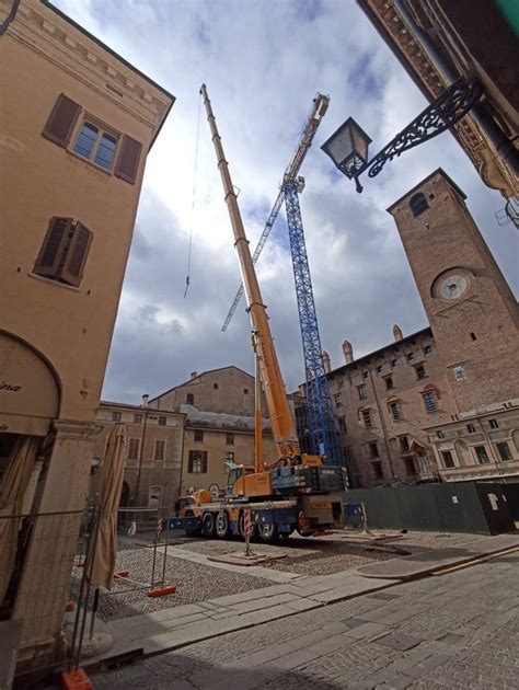 Iniziate Le Operazioni Di Smontaggio Della Gru In Piazza Broletto La