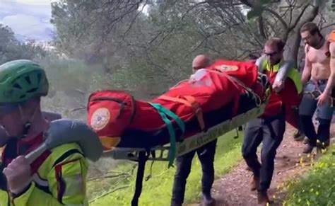 Palermo Rocciatore Fa Un Volo Di 20 Metri Mentre Scala Monte