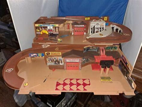 Vintage Hot Wheels City Sto Go Playset Mattel Pre Owned Almost Complete
