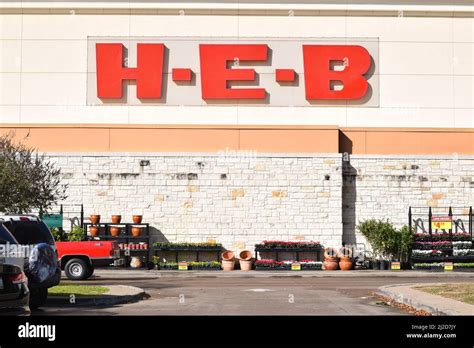 Exterior of an H.E.B. grocery store in Granbury, TX Stock Photo - Alamy 