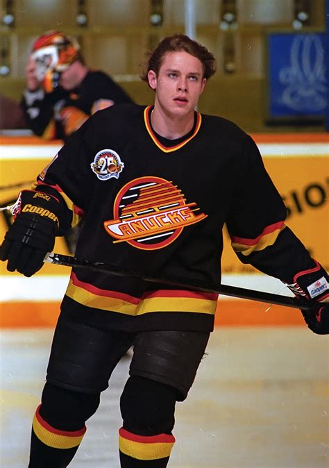 Best NHL Jerseys: The 26 Greatest in League History | Fanbuzz
