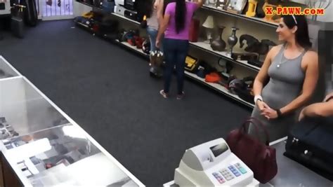 Hot Babe Pawns Her Twat And Drilled Hard At The Pawnshop