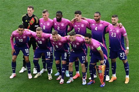 Welches DFB Trikot trägt Deutschland gegen Spanien im EM Viertelfinale