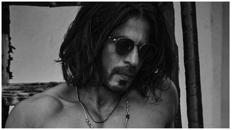 Shah Rukh Khan S Manager Pooja Dadlani Shares His Shirtless Image Says