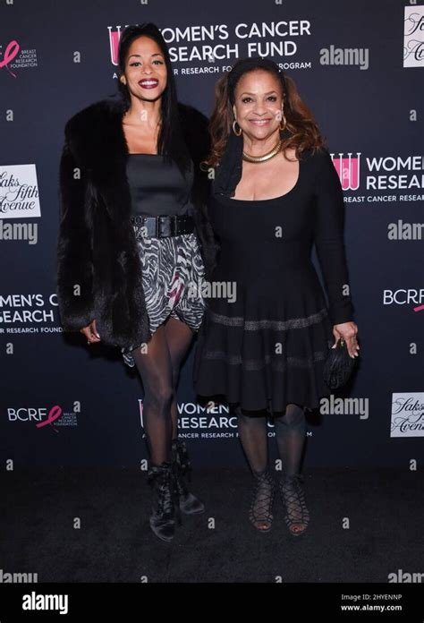 Hot Sexy Vivian Nichole Nixon Bikini Pics