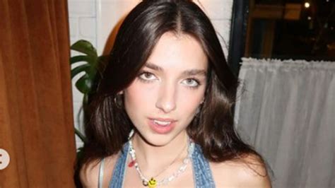 La Hermana De Dua Lipa Cautiva En Bikini Y Revelador Minivestido De