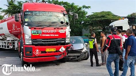 Duerr Kecelakaan Beruntun Di Jalan Solo Semarang Truk BBM Dihantam