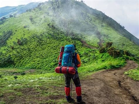 Cara Menjaga Badan Tetap Sehat Saat Mendaki Gunung Tagar