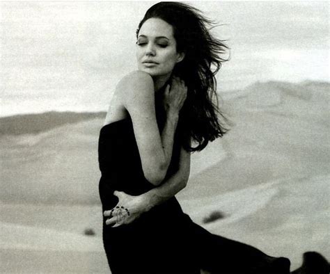 Pin By Luigza On Angelina Jolie Annie Leibovitz Photography Annie