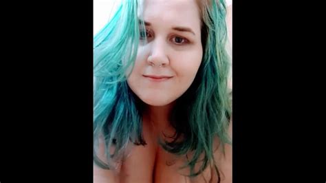 BBW Spielt Oben Ohne Unter Der Dusche Pornhub