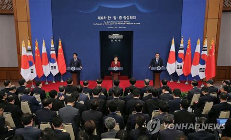 공동기자회견 하는 3국 정상 연합뉴스