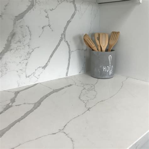 Calacatta White Quartz Slabs YMR105 Quartz Countertops Yomi Stone