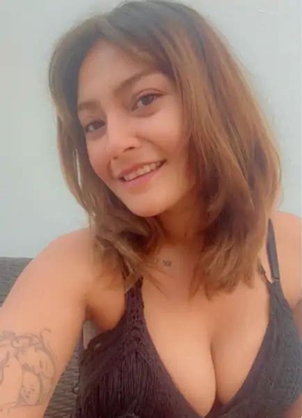 Aashika Bhatia Top 20 Hot Pics And Photo