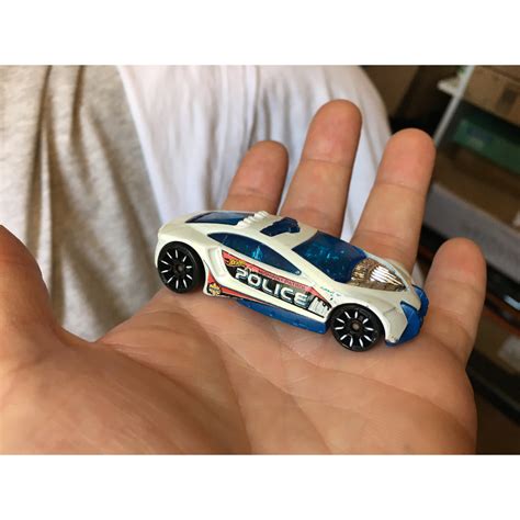 Miniatura Hot Wheels carro de polícia Police Car branco Highway Patrol Shopee Brasil