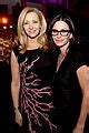 Courteney Cox Supports Friends Co Star Lisa Kudrow At Comeback