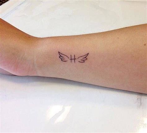 25 Meaningful Tattoos To Get In Memory Of Someone You Love Simplistic