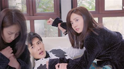 Almost naked Cinderella is undressed the boss is in a video conference 大约是爱 About is Love