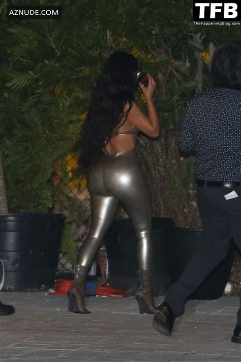 Khloe Kardashian Sexy Seen Showing Off Her Hot Tits And Ass At The SKIMS Shop In Miami AZNude