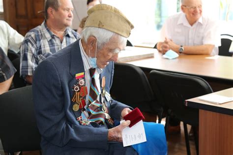 МГОК вручил подарки пенсионерам — новости центра Акустик, г. Санкт ...
