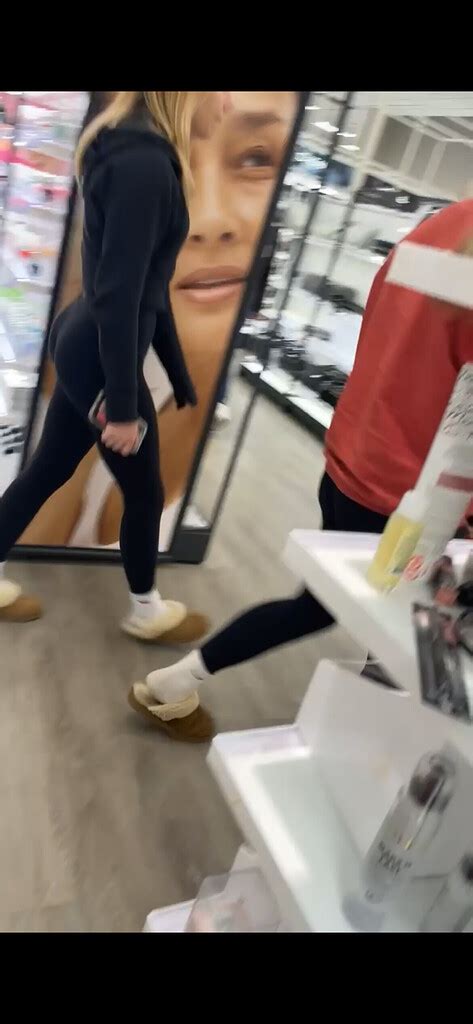 Slim Thicc College Blonde Girl Oc Spandex Leggings Yoga Pants Forum